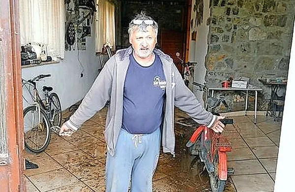  Ob nalivih poplavlja  garažo Borisa Bizjaka.