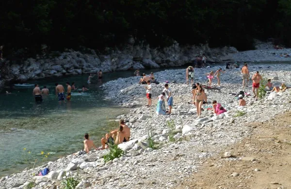  Nadiža je vabljiva tudi zato, ker nudisti najdejo kotičke zase, 
a ostalih naj ne bi motili. 