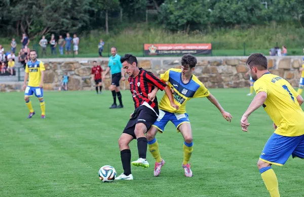  Beltinčani (v rumenih dresih) so po porazu 1:2 morali čestitati Bricem.