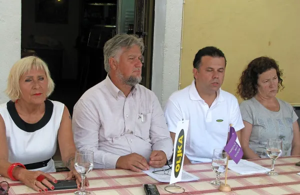 Vodstvo Oljke na včerajšnji predstavitvi (z leve) - Irena Dolinšek, Valter Krmac, Patrik Peroša in Vida Gračnar.