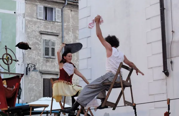  Program letošnjega PUF-a so včeraj predstavile Maja Bavdaž Gross, Nika 
Solce in Jelena Sitar Cvetko.  