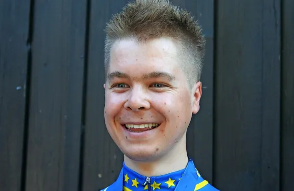  Lanski prvak, Idrijčan Jan Tratnik, ne bo branil naslova, saj je 
zaposlen z dirkami v tujini. 