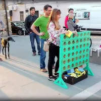 Marija Novak (druga z desne) je prejela  nagrado za Najlepši 
vrt v občini Piran 2016.