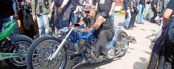 Med zanimivejšimi dogodki bo tudi petkova razstava predelanih harleyjev na piranskem Tartinijevem trgu, ki bo trajala od 12. do 19. ure.