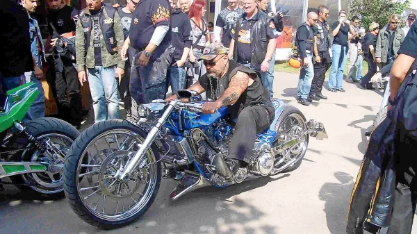 Med zanimivejšimi dogodki bo tudi petkova razstava predelanih harleyjev na piranskem Tartinijevem trgu, ki bo trajala od 12. do 19. ure.