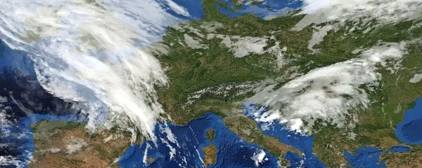 Nad našimi kraji se je včeraj za krajši čas okrepil višinski 
greben, od severozahoda pa se je že približevala nova 
višinska dolina.