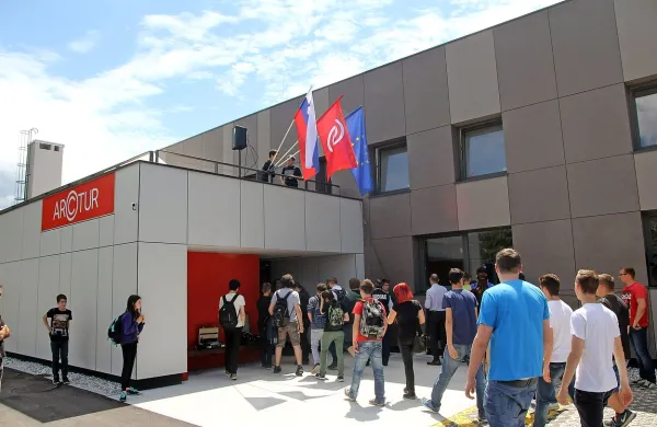 V novih prostorih družbe Arctur bodo poleg pisarn in superračunalniškega centra tudi tehnološki inkubator in center 
kreativnih praks.