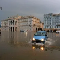 Trg edinosti je bil pod vodo.