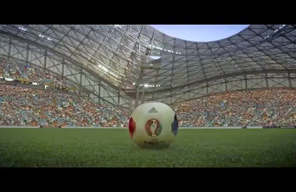 Stadion Velodrom v Marseillu, ko je bil še v znamenju žoge.