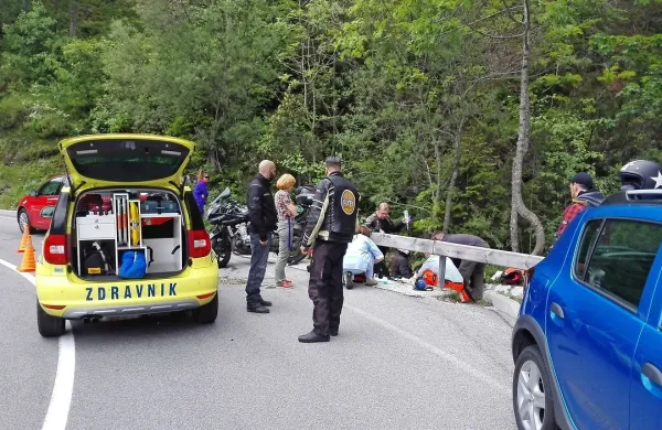 Tuja motorista padla v ovinkih