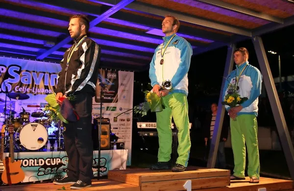 Solkanec Nejc Žnidarčič (v sredini)  je že tridesetič stopil na 
oder za najboljše na tekmah svetovnega pokala.