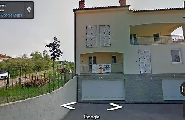 30. avgusta v Ljubljani bo na prvi javni dražbi na prodaj deset 
stanovanj v Kolombanu nad Ankaranom.