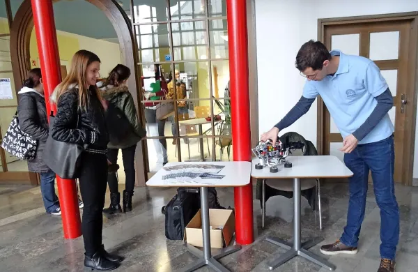 Po rezultatih mednarodne lestvice RUR (Round University 
Ranking), ki ocenjuje in razvršča najboljše svetovne univerze, 
se je v letu 2016 Univerza v Novi Gorici uvrstila na visoko 203. 
mesto, to je med samo elito svetovnih univerz, so sporočili z 
omenjene univerze.