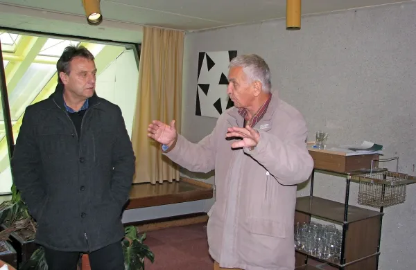 Tudi arhitekt Jože Lajovic (desno) in župan Valter Mlekuž si 
želita, da bi hotel začeli čim prej obnavljati. 