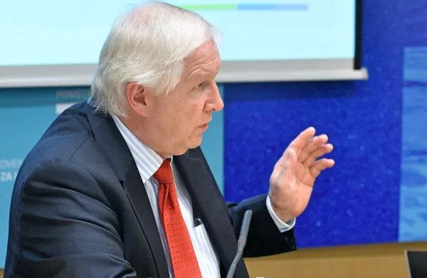 Jürgen Sorgenfrei: “Zagotovo je drugi tir najboljša rešitev za 
pristanišče, a gre za projekt, vreden skoraj 1,5 milijarde evrov. 
Če gledamo z vidika nacionalne ekonomije, je treba najti tudi 
način, kako ga financirati.” 