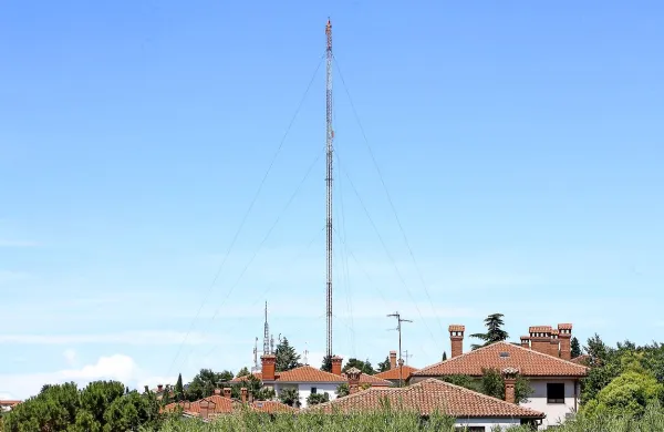 Čez nekaj mesecev bo antena na Belem križu 32 metrov 
nižja.