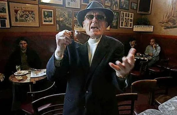 Gianni Giotta v svojem lokalu Caffe Trieste.