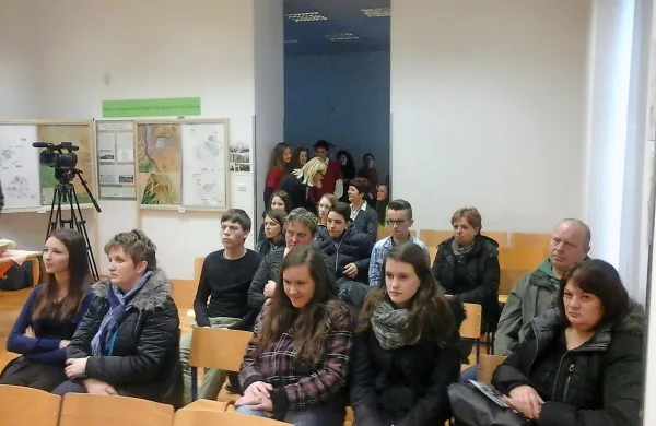 

Da bo vpis na bistriško gimnazijo letos majhen, je nakazovalo  
že skromno število devetošolcev na letošnjem informativnem  
dnevu. Generacije bodo majhne še štiri  leta.

