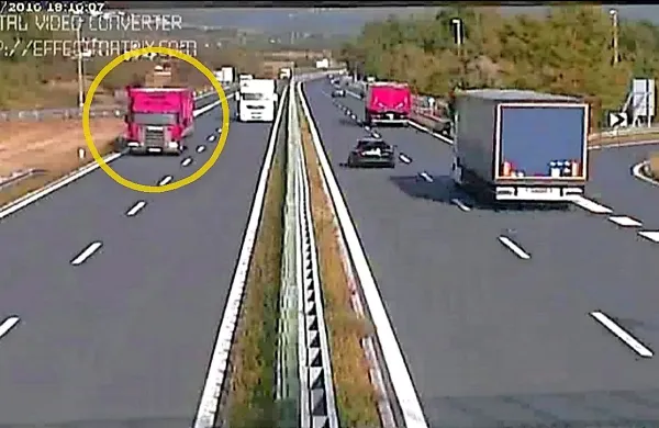 Voznik rdečega tovornjaka je po hitri cesti vozil vzvratno proti 
izvozu za Ajdovščino.  Šlo naj bi za voznika z območja 
nekdanje Jugoslavije. 