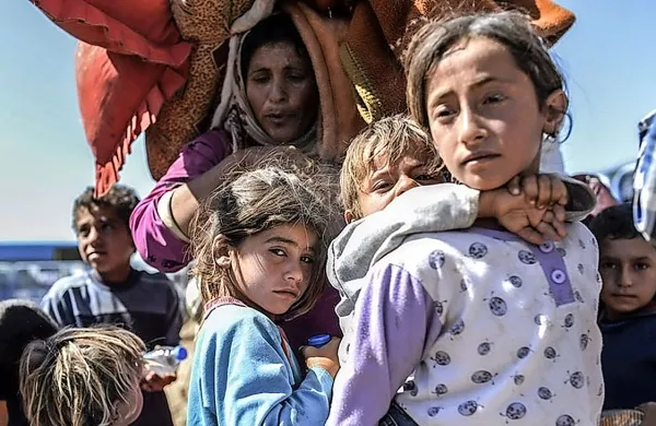 V migrantskih taborih  so otroci žrtve spolnega izkoriščanja, 
nasilja in prisilnega dela.
