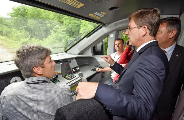 Premier Miro Cerar na otvoritvi proge Murska Sobota-Hodoš.