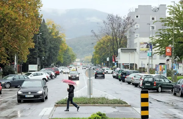 Zaradi druge etape Kolesarske dirke po Sloveniji bo jutri med 
5. in 11.30 uri popolnoma zaprt severni krak Kidričeve ulice v 
Novi Gorici.