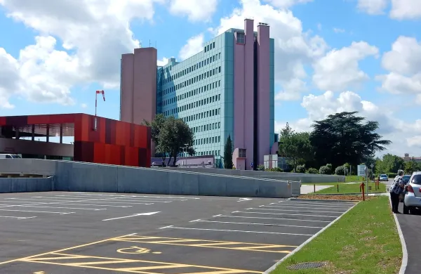 Pred dnevi so končali še eno pomembno gradnjo: zbiralnik 
vode so “zaprli” s parkiriščem, na katerem je 60 mest in s tem 
omilili parkirno stisko, ki je bila v zadnjem letu že neznosna. 