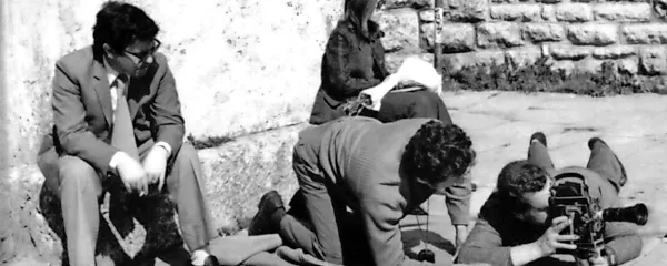 Novinarska ekipa TV Koper-Capodistria (z leve) Silvio Stancich, Sergio Morosin in Angel Vidmar med snemanjem 
prvega dokumentarca Pulj 1920: Krvavi prvi maj.