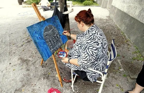 Razstava likovnih del, ki so nastala na letošnjem BIT&BEAT, 
bo v Vipavskem Križu na ogled do konca avgusta.