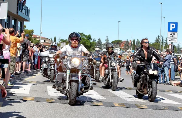 Lastniki in ljubitelji harley-davidsonov so krepko poživili 
konec tedna v slovenski Istri.
