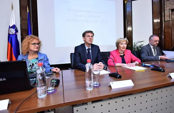 Ministrica za zdravje Milojka Kolar Celarc je  direktorjem in 
strokovnim direktorjem bolnišnic predstavila rezultate pilotnega projekta za skrajševanje čakalnih vrst. 