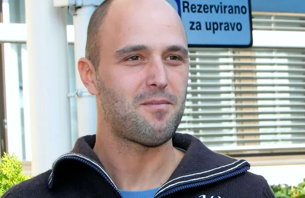 Stojan Čepar: “ Očitno je, da g. Jazbec igra dvojno igro in ima 
nečiste namene.”