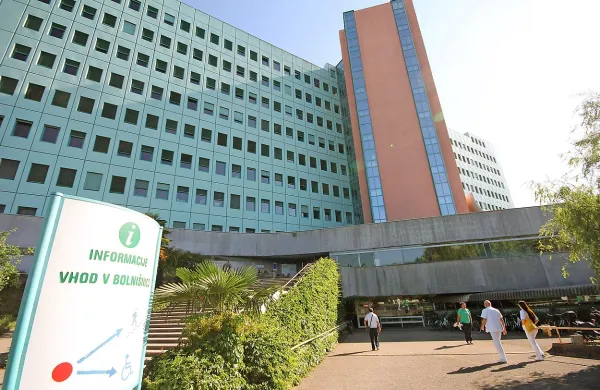 V šempetrski bolnišnici je glavnina naročanja urejena v 
centralni službi, le ginekologija in radiologija naročila sprejemata posebej. 