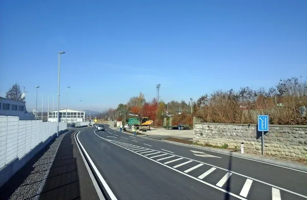 Mnogi turisti bistriške obvoznice sploh ne vidijo, saj v Pivki 
zavijejo proti Knežaku, pot pa jih pripelje neposredno v mesto 
Ilirska Bistrica.