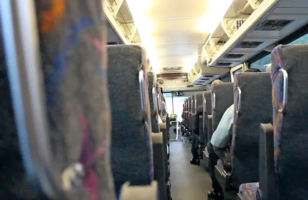 Tržaški preiskovalci še nimajo odgovora na vprašanje, kaj se je dogajalo zadnje dni maja na avtobusu od Sesljana do Trsta 
in kdo je posilil mlado britansko študentko.