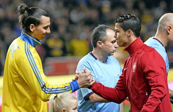 Si bosta Zlatan Ibrahimović (levo) in Cristiano Ronaldo  lahko 
po današnjih dvobojih vzajemno čestitala?   