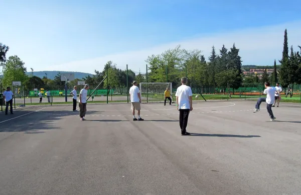 Aprila so se brezdomci na Bonifiki pomerili tudi v športnih 
igrah