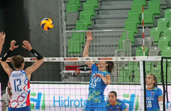 Slovenke izgubile prvo polfinalno tekmo