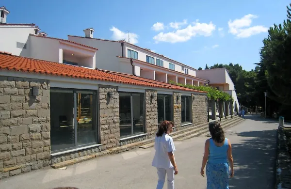 Zaradi pranja rjuh, brisač in drugega perila z Debelega rtiča je 
sodišče obsodilo direktorico zdravilišča in komercialista 
pralnice.