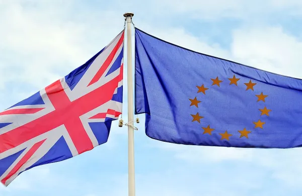 Britanci danes odločajo o obstanku v EU