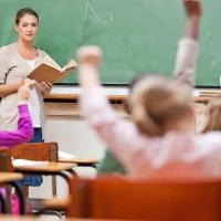 Optimistične so napovedi delodajalcev iz gradbene dejavnosti,  gostinstva, prometa in skladiščenja, predelovalnih dejavnosti, medtem ko se bo zaposlenost zmanjšala v izobraževanju.

