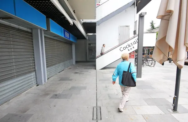 Župan Arčon vztraja: ne mladinski center ne kaj drugega, v objekt bomo selili   tržnico. 