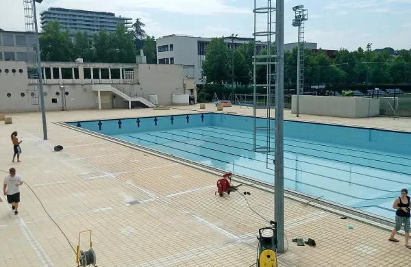 Prvi vrhunec plavalne sezone na Primorskem bo jutri v 
novogoriškem športnem parku, kjer na 9. mitingu Pokal 
Goriška pričakujejo  več kot 250 tekmovalcev iz Slovenije in 
Italije.