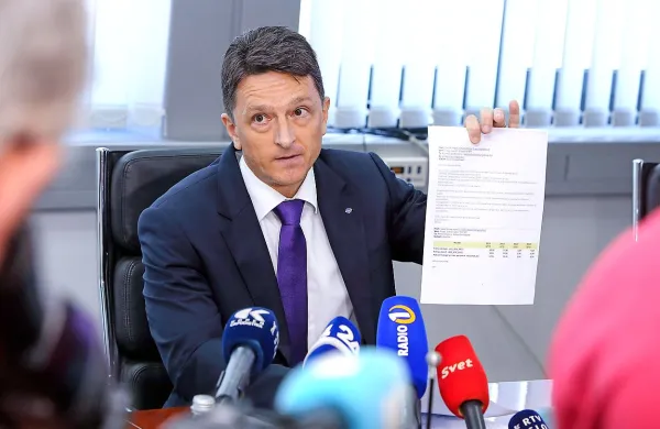 Luka Koper potrebuje predvsem podporo države pri svojem 
normalnem razvoju, a hkrati vlada še do danes ni potrdila 
programa razvoja pristanišča, je na klubskem večer Propeler 
kluba pristanišča Koper izpostavil prvi mož Luke Dragomir 
Matić.