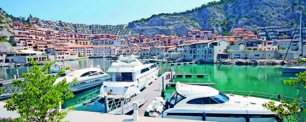 Portopiccolo, novo mondeno turistično naselje pod Sesljanom.