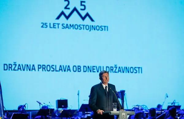 Predsednik republike Borut Pahor je ob dnevu državnosti 
prejel številne čestitke iz tujine.