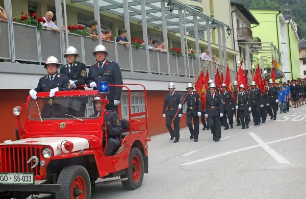 Praznični dan seveda ni minil brez svečanega mimohoda 
gasilcev in gasilk.   