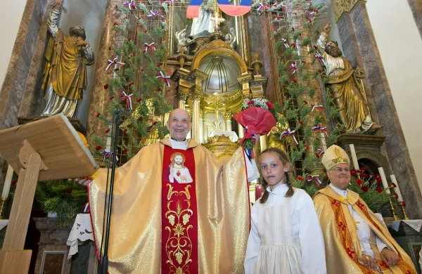 Monsignor Vladimir Pirih je obhajal svojo železno mašo. 