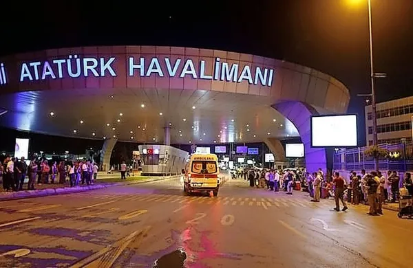 Na tur&scaron;kem letali&scaron;ču najmanj 41 mrtvih in 239 ranjenih