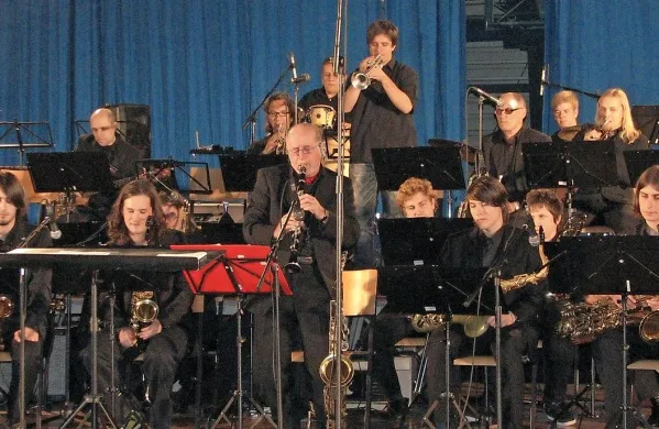 Za uvod v festival bo drevi nastopil Big Band GD Nova. 